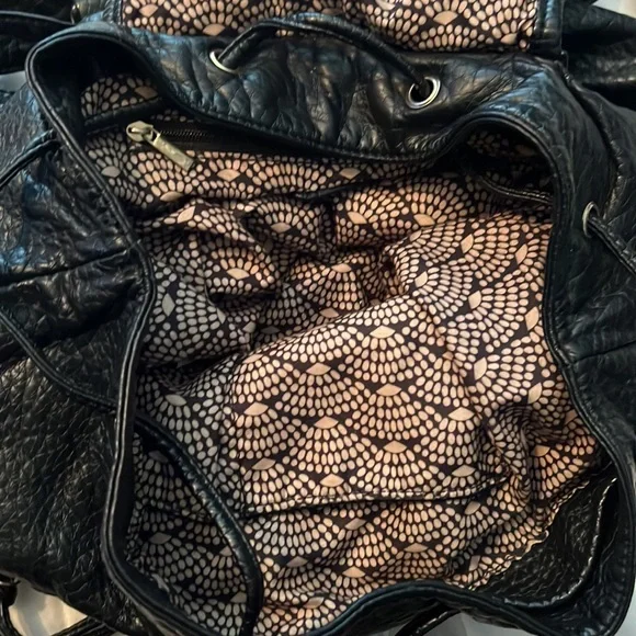 Black backpack 🎒 - Picture 6 of 6